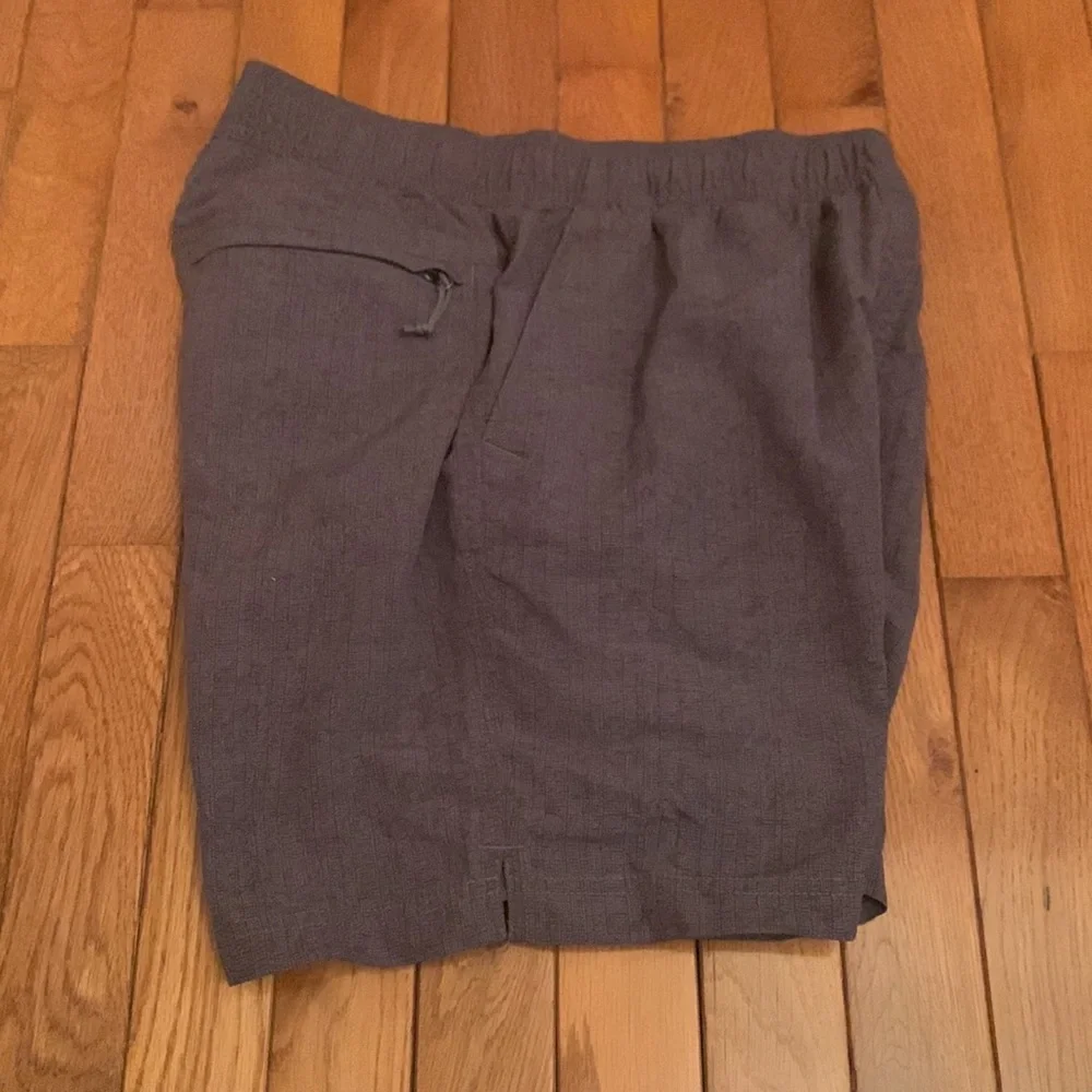 The North Face Quick Dry Shorts (Gray)